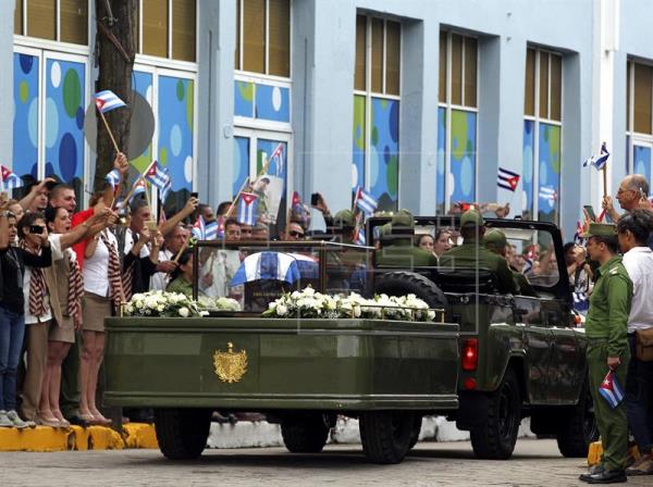 Los restos de Fidel llegan a Camagüey en el segundo día de viaje a su última morada